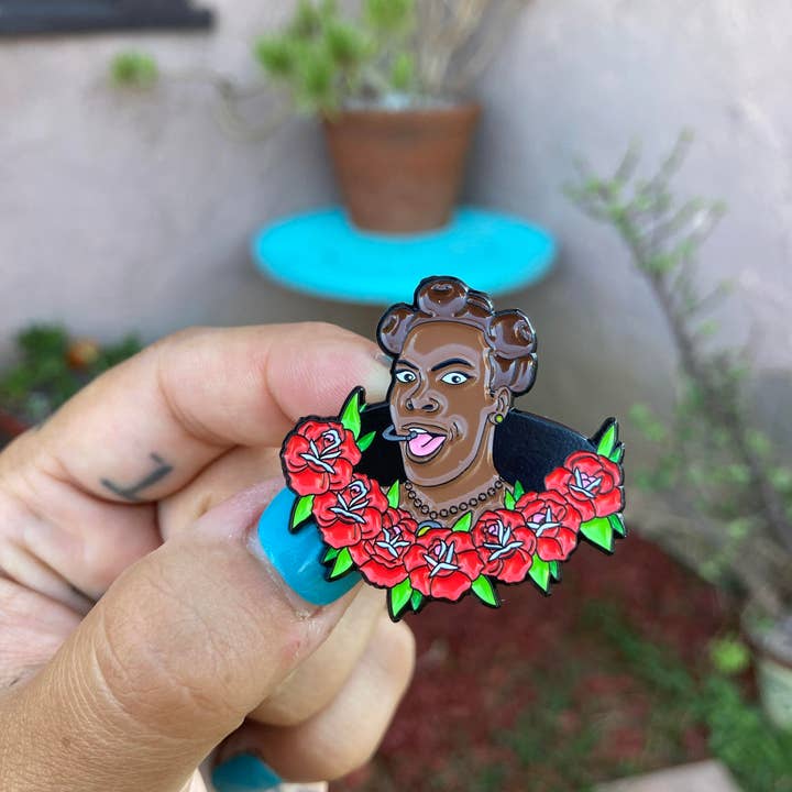 Born Rad Shop - Venta al por mayor Botón/prendedor - Pin de solapa de quinto elemento Ruby Rhod