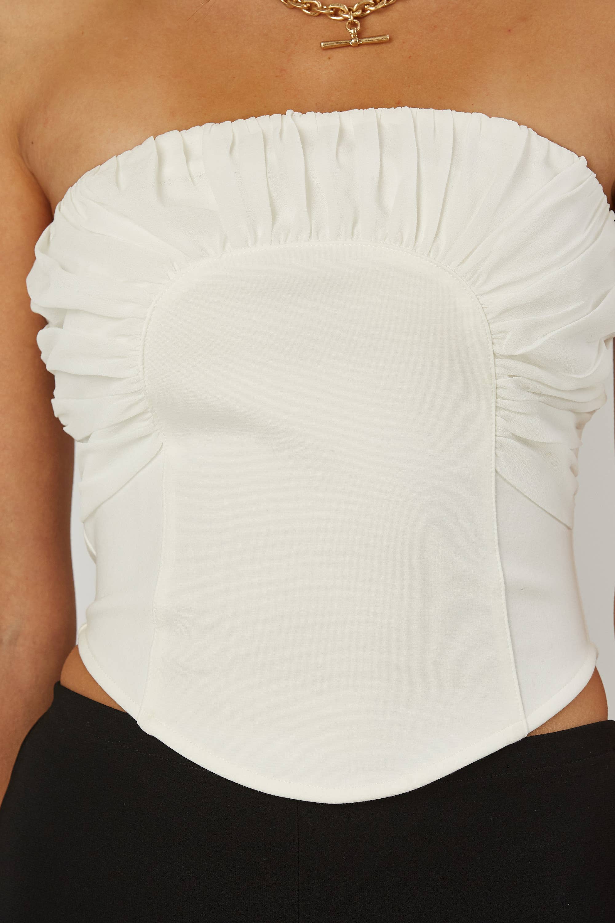 Isla Maude – Großhandel Bluse – Damen – Jenny trägerloses Top mit Rüschen5