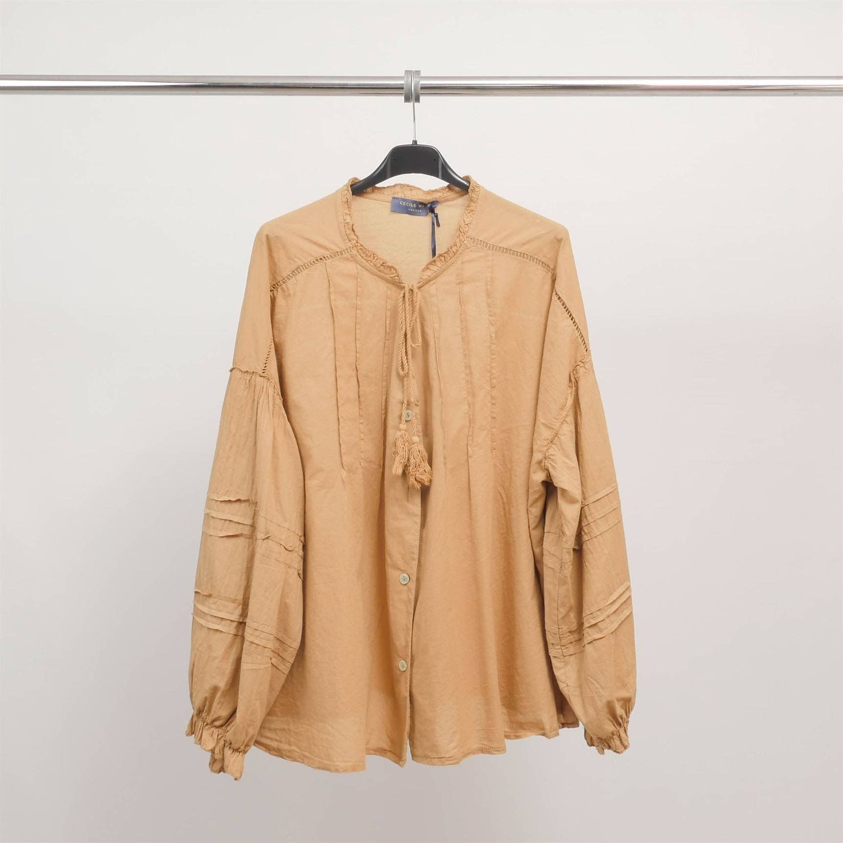 Cecile Wang - Wholesale Overhemd met knopen - Dames - Katoenen blouse met pofmouwen en geplooide details TDM37325