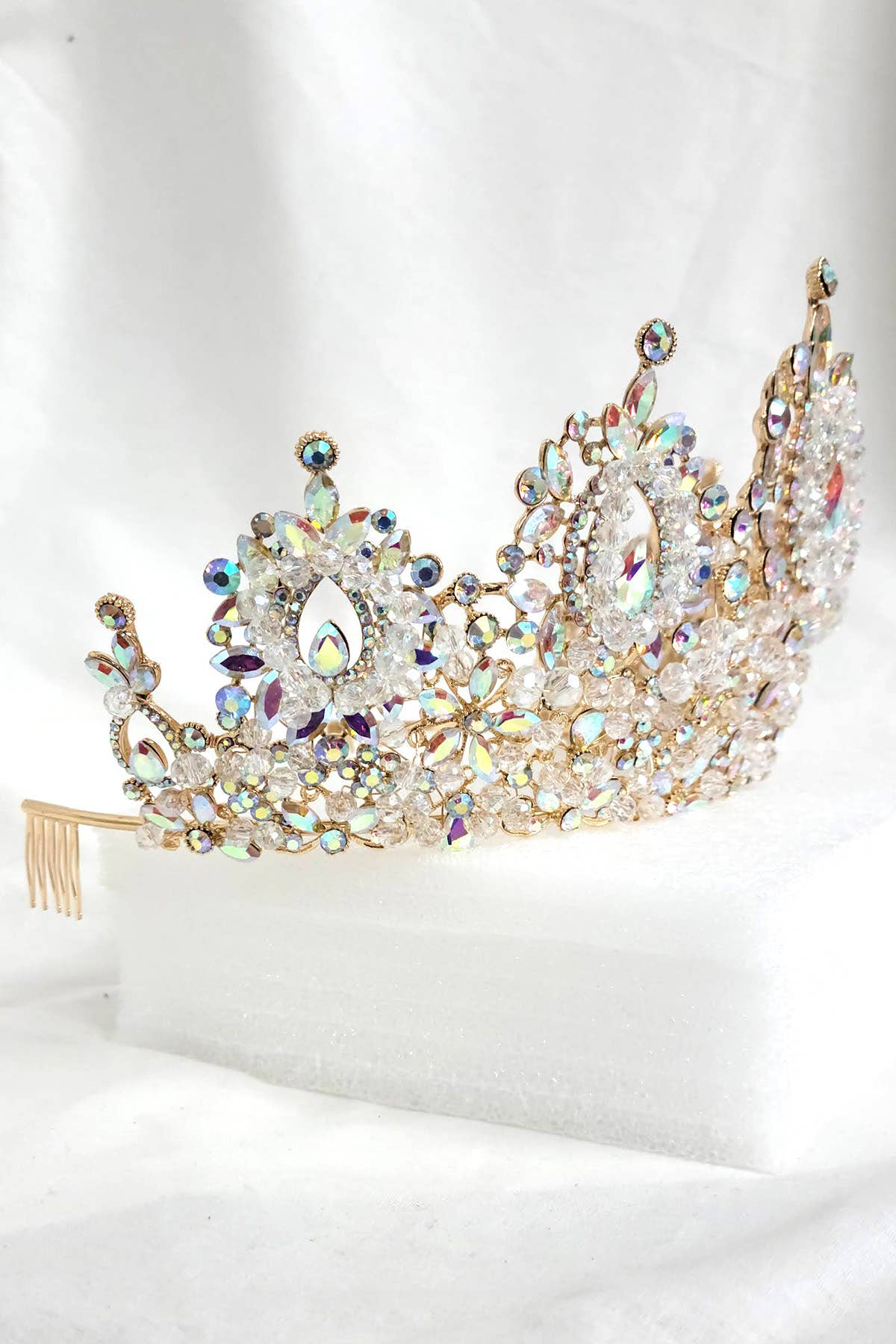 Chicas - Wholesale Tiara - Women's - Metal tiara with crystal balls and jewel rhinestones HT96216