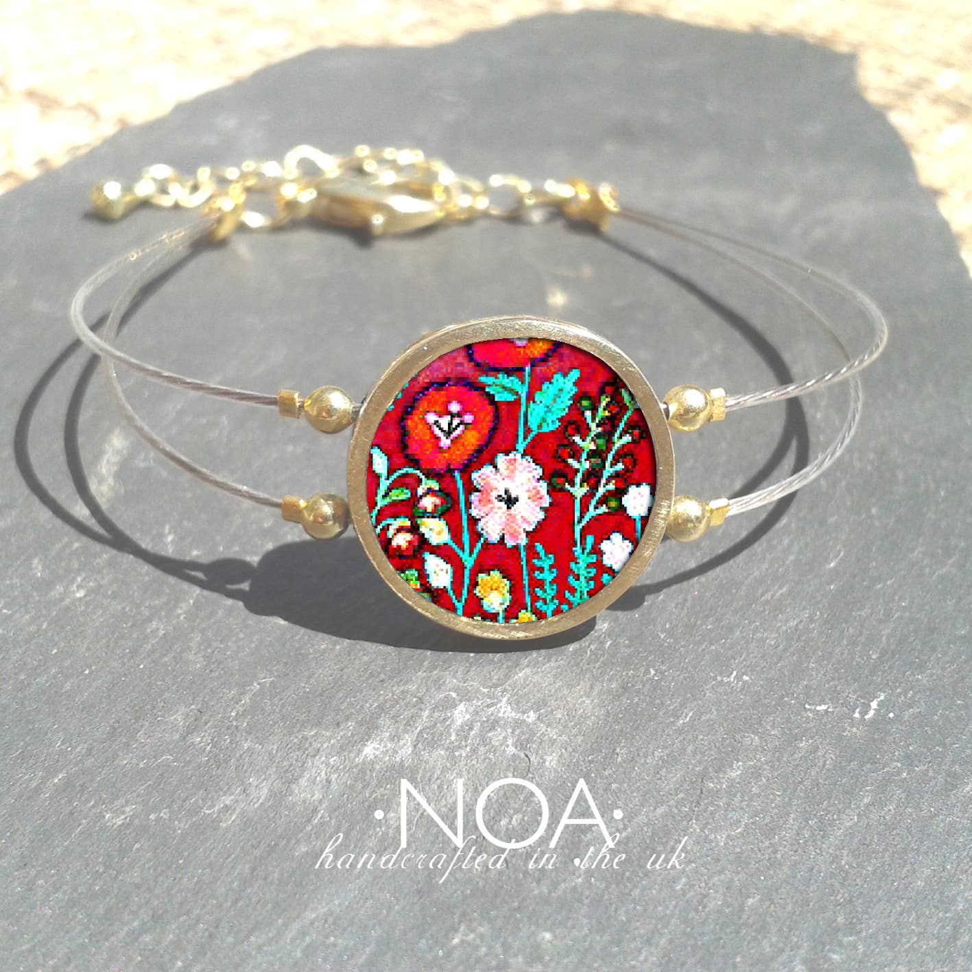 Noa Jewellery – wholesale Charm/dangle bracelet – Round Ceramic Bracelet, Gold Plated Stainless Steel Frame1