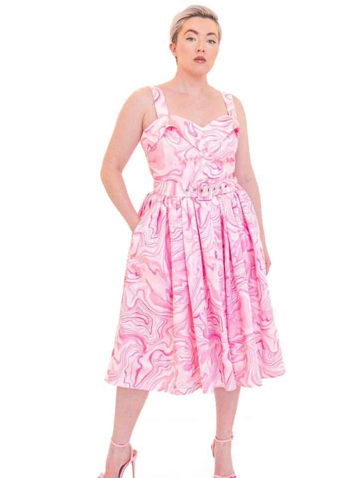 La robe géode en quartz rose - Rose pour la vente par Nikki Marie