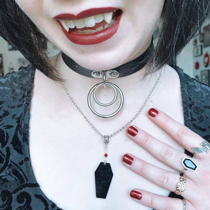 Collana bara cripta gotica | gioielli gotici raccapriccianti per la vendita all'ingrosso da parte di Simply Gothic