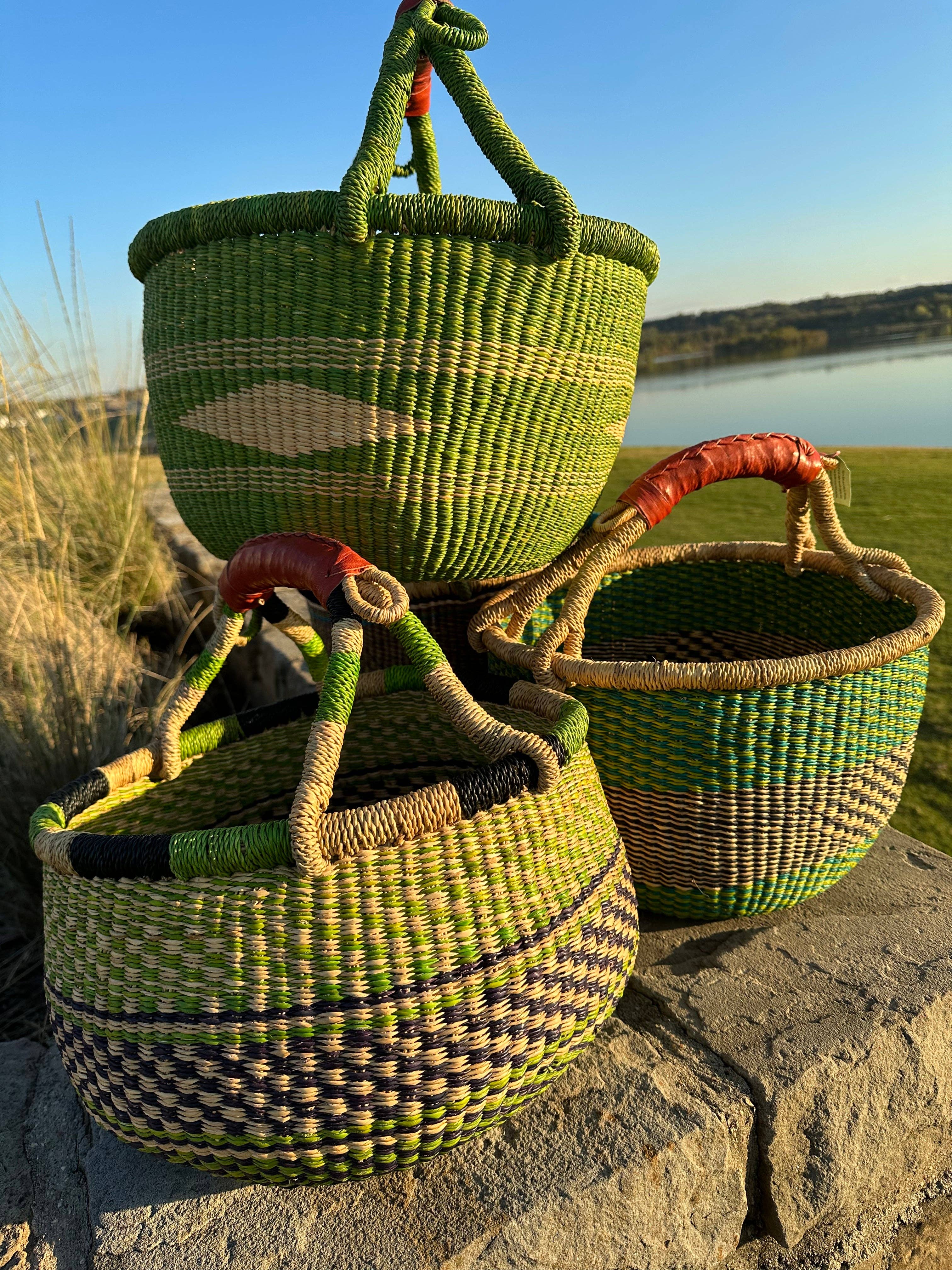The African Home Goods - Wholesale Basket - Round Bolga Market Basket w/ Leather Wrapped Handle - Green Assorted 1 EA4
