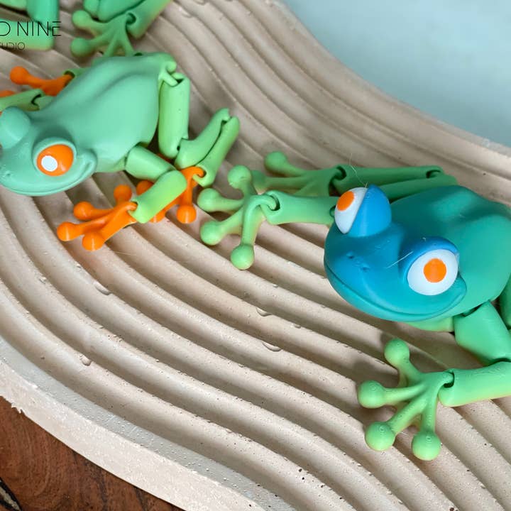 Articulated Frog, Flexi Frog, Fidget Toy, Desk Buddy for wholesale by Cloud Nine 3d Studio