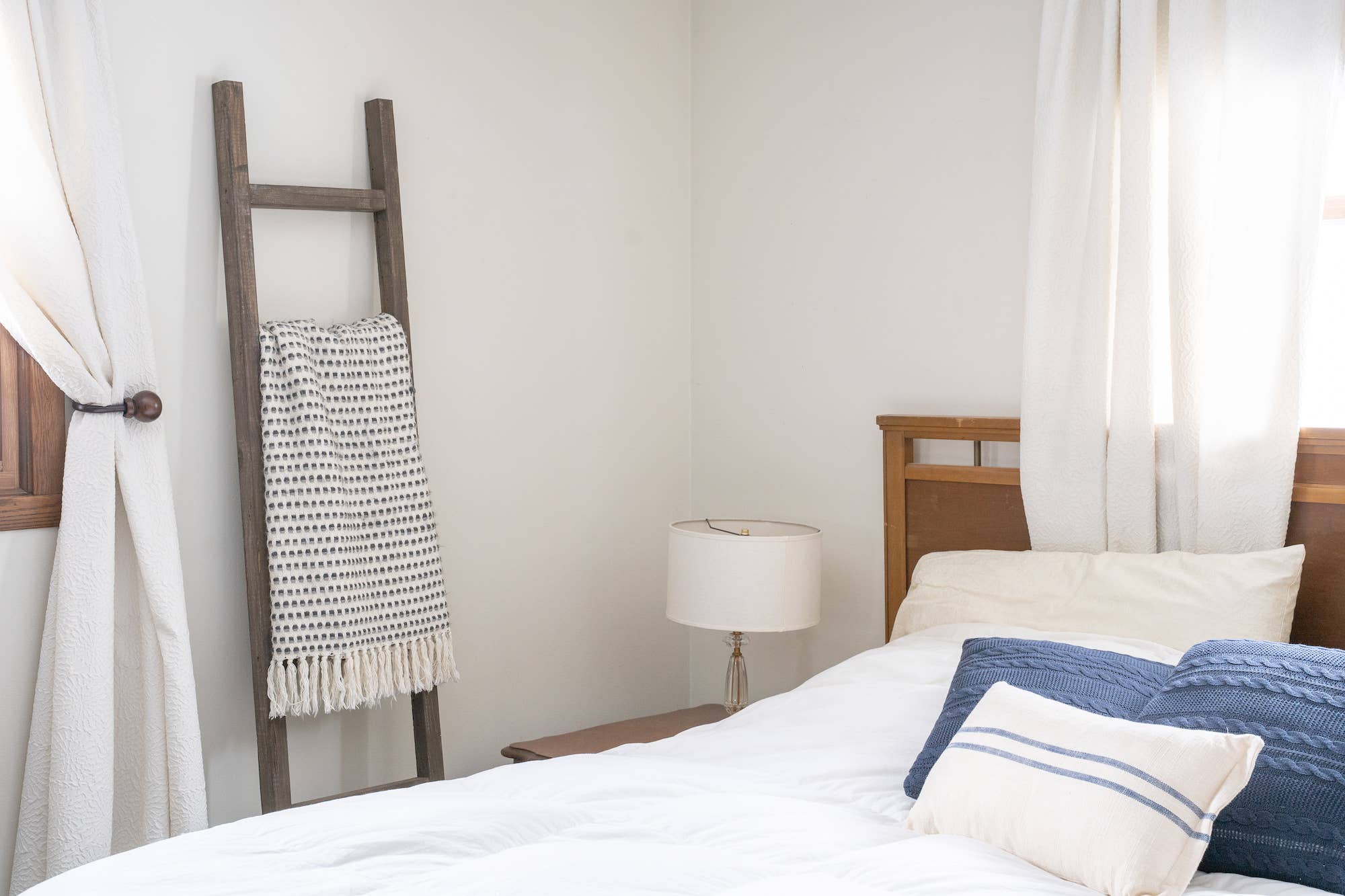 HomeRoots - Vendita all'ingrosso Mensola freestanding - Scaffale a scaletta rustico in legno espresso a 6 gradini3