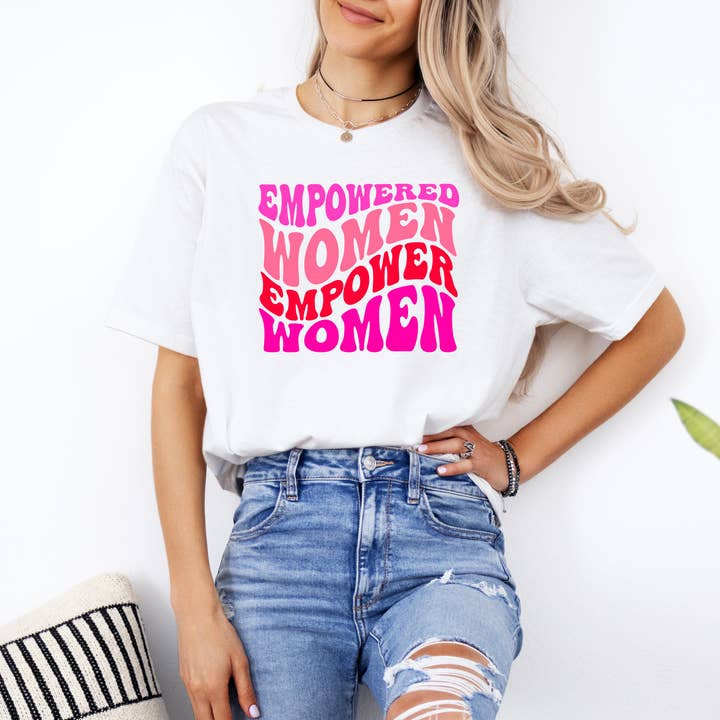 Ermächtigte Frauen ermächtigen Frauen Unisex-T-Shirt für den Großhandel von Desi design and chai