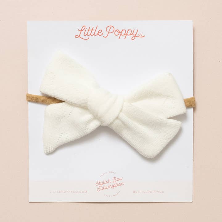 Fascia per capelli con fiocco a cuori lavorati a maglia bianchi per la vendita all'ingrosso da parte di Little Poppy Co