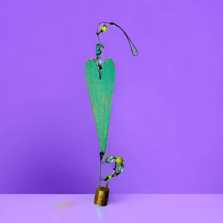 Coeur vent carillon mobile cloche valentines signe métallique rustique pour la vente par Whimsies