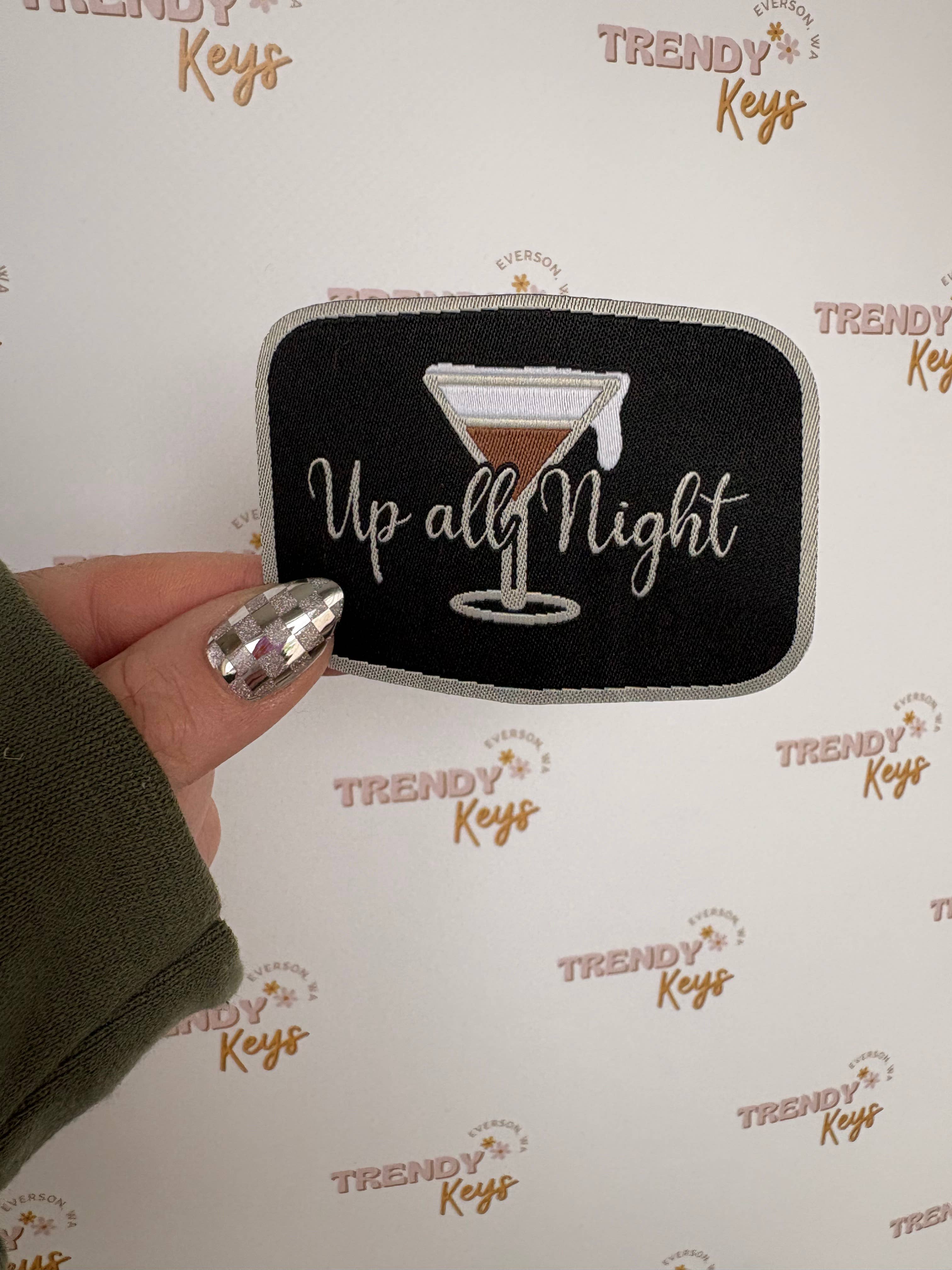 TrendyKeys - Vente Écusson - Écusson tissé Up All Night pour chapeaux et plus