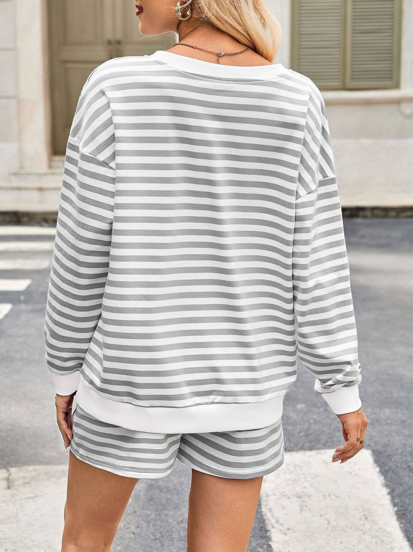 EmberLoom - Venta al por mayor Conjunto de ropa cómoda - Mujer - Conjunto de dos piezas de pijama con camiseta de manga larga a rayas y pantalones cortos para mujer6