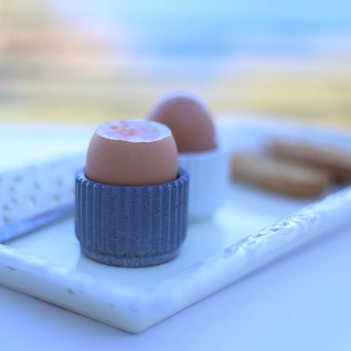 Coquetier en béton - POULLUM pour la vente par Farjoon Design