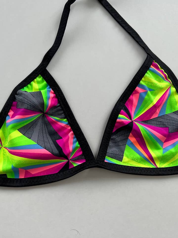 Pattern Rave Bralette/Rave Top - DISPONIBILE IN PIÙ COLORI per la vendita all'ingrosso da parte di Electric Couture Dolls