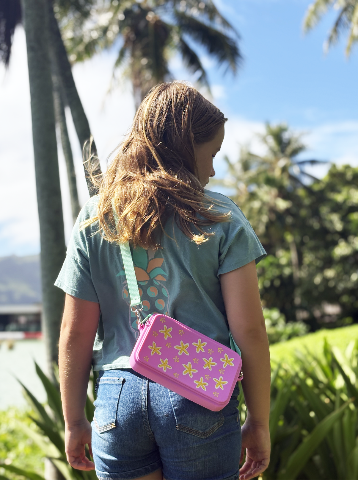 Left Right Design - Wholesale Crossbody Bag - Kids - MyCharm Purse -silicone, customizable, vibrant and versatile1