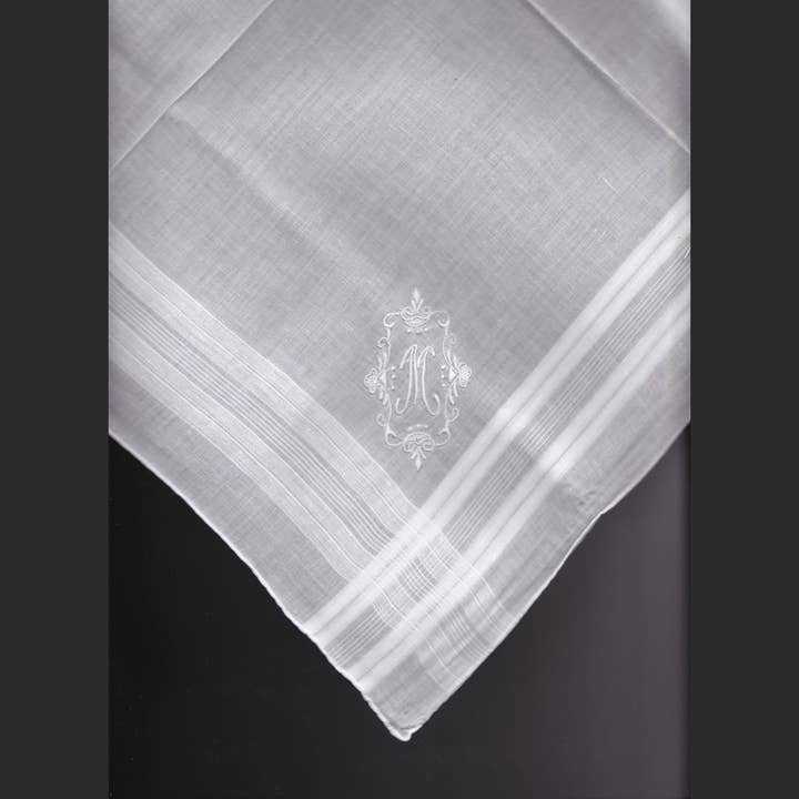 Eastern Sunrise Lace And Linens Inc. - Vente Mouchoir en tissu – homme - Mouchoir vintage brodé à la main en madère avec initiales homme10