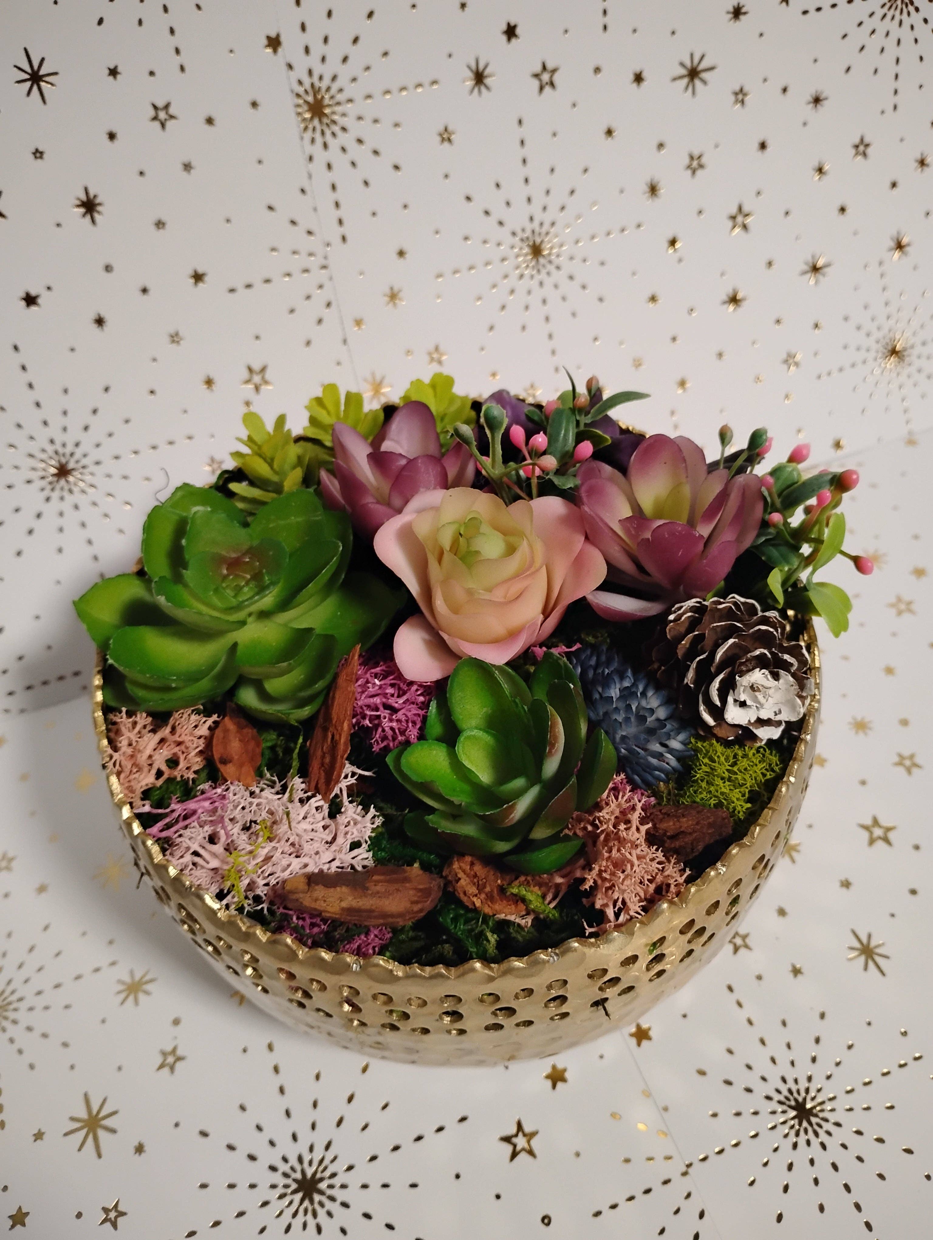 Ethereal Elements CT - Venta al por mayor Velas de diseño llamativo - Jardín de Suculentas en Cuenco de Metal Dorado Vela de Soja Lluvias de Abril8