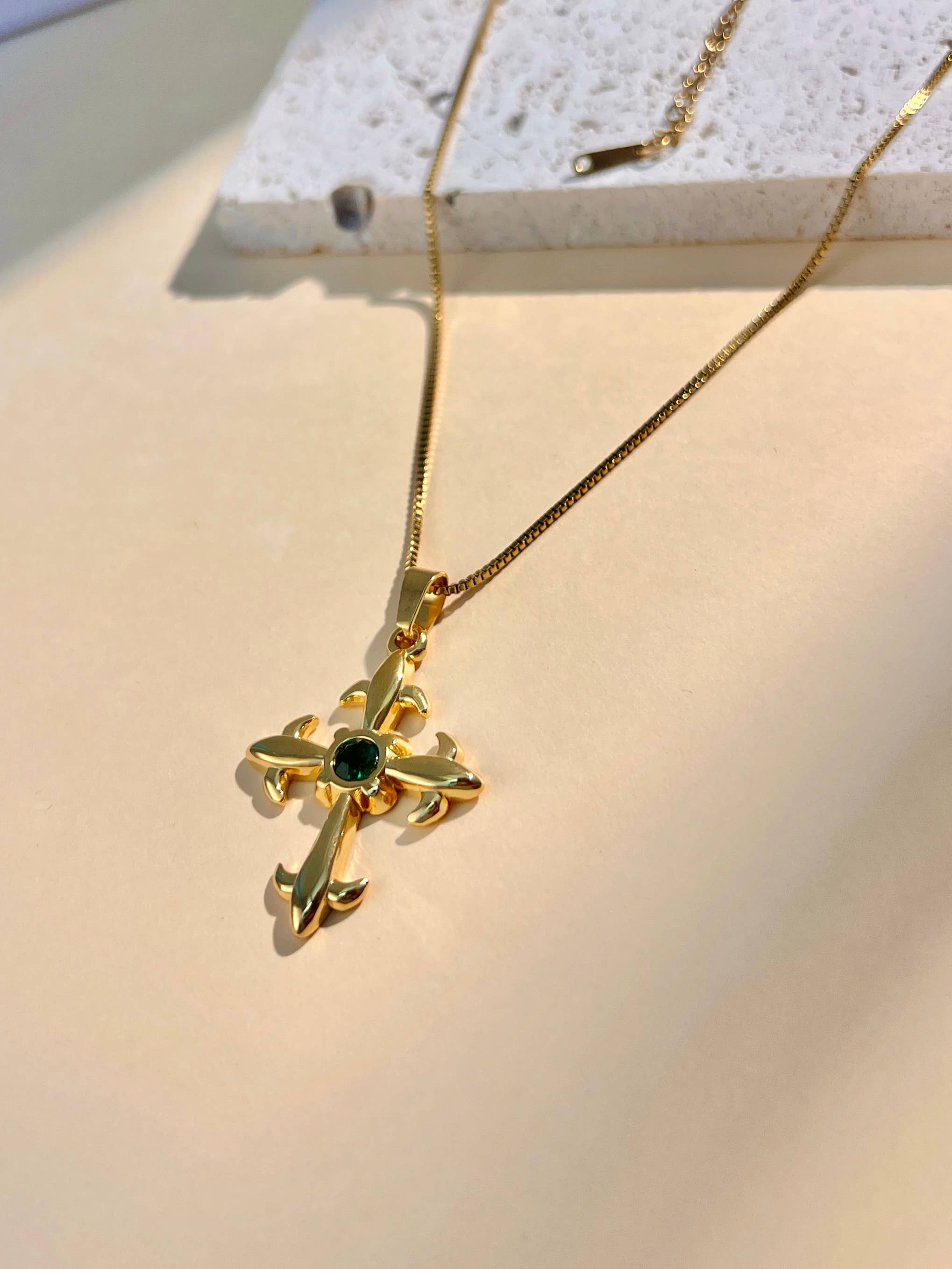 COSMOS – Engroshandel Halskæde med vedhæng – Rustfrit stål halskæde med kors og rhinsten1