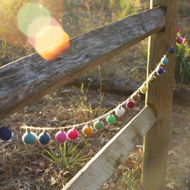 Ganapati - Wholesale Bunting/Garland - Felt Color Ball Lightbulb Garland