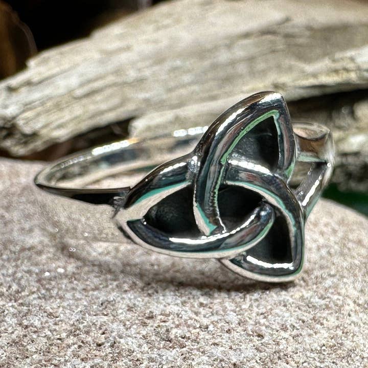 Kegan Trinity Knude Ring for engroshandel hos Celtic Crystal Designs Jewelry & Gifts