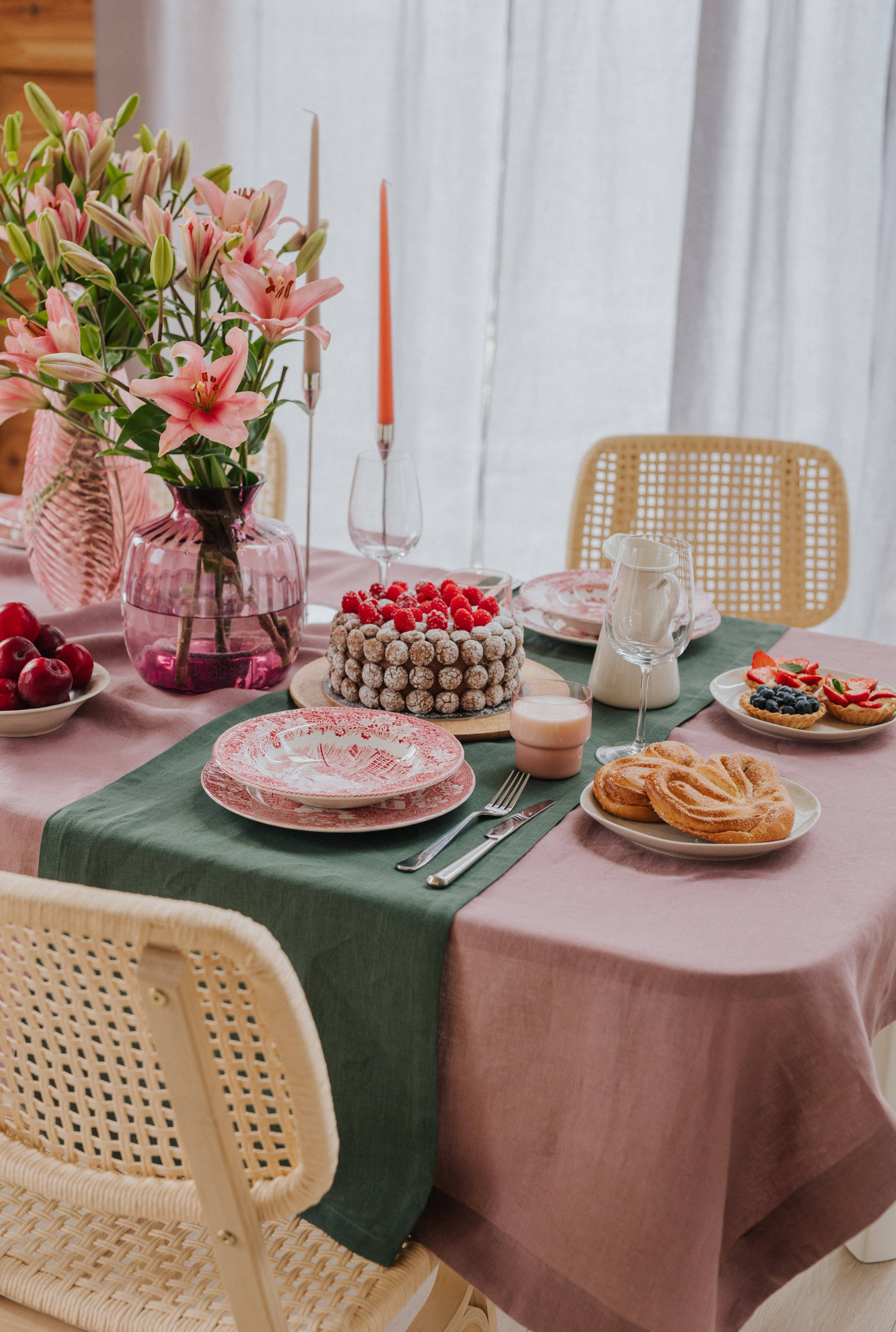 Linen Spells - Vente Chemins de table - Chemin de table en lin vert forêt1