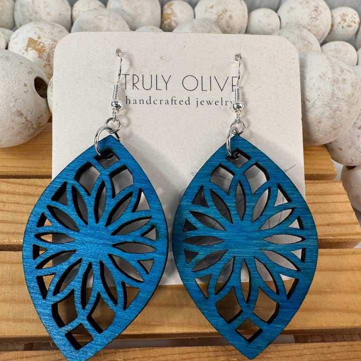 Boucles d'oreilles bohémiennes en bois pour la vente par Truly Olive