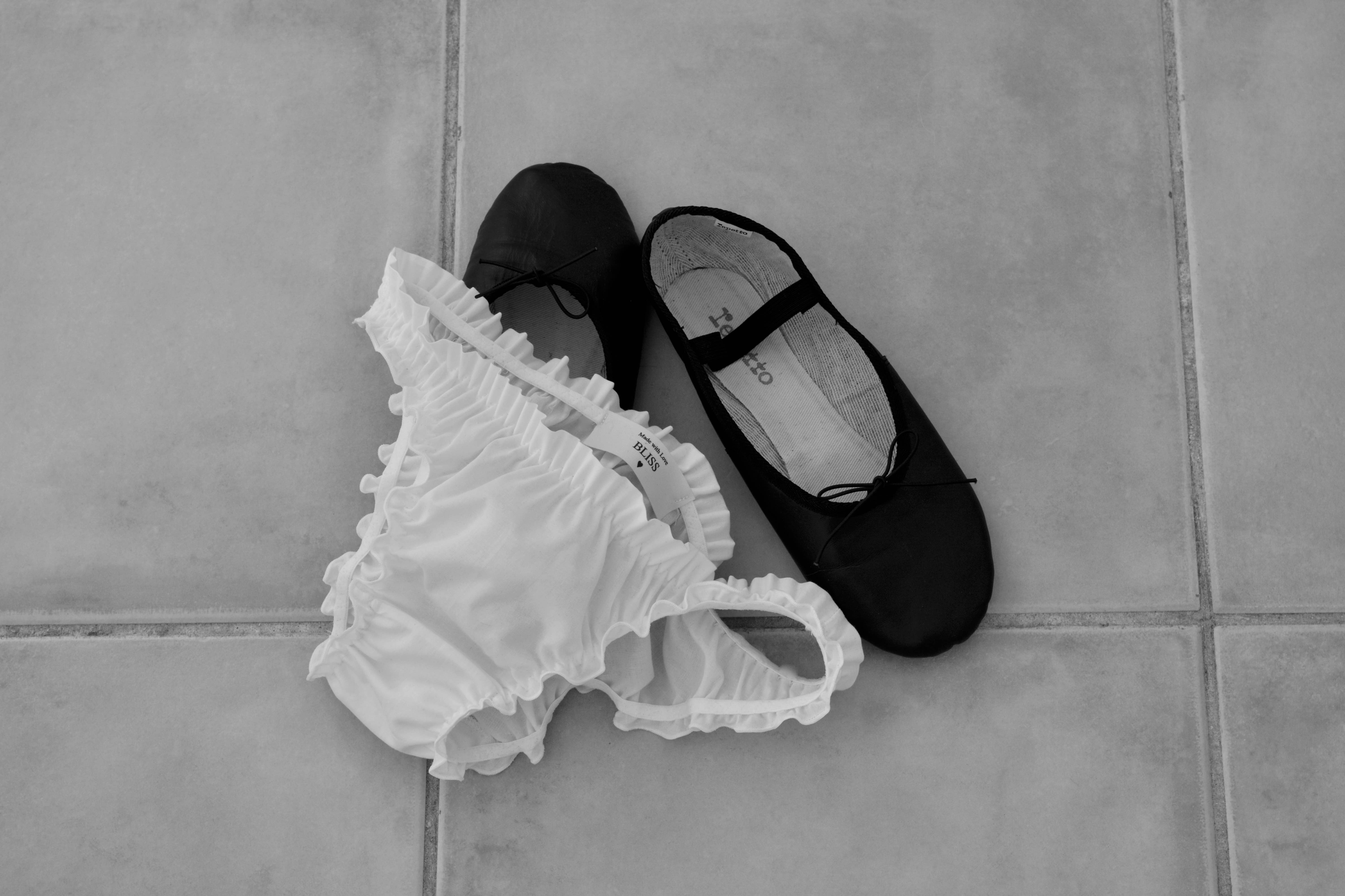 L'Atelier Bliss - Wholesale Lingerie Set - Women's - Organic cotton frilly set4