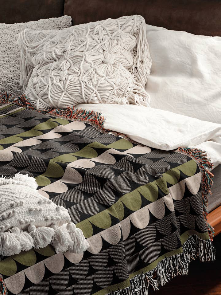 Modern Geometric Scallop Woven Throw Blanket for wholesale by TaylorBassam