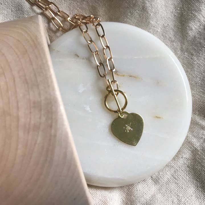 Collier à breloques estampillées Lovers pour la vente par Melissa Jenkins Designs