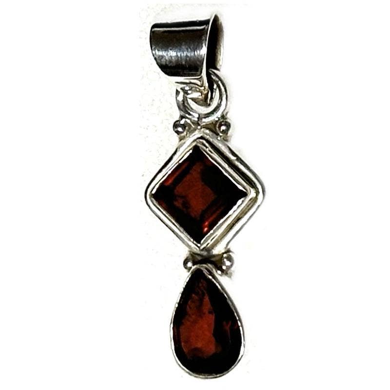 La Boîte à Cailloux - Wholesale Individual Charm/Pendant - Almandine red garnet pendant AA silver 9250