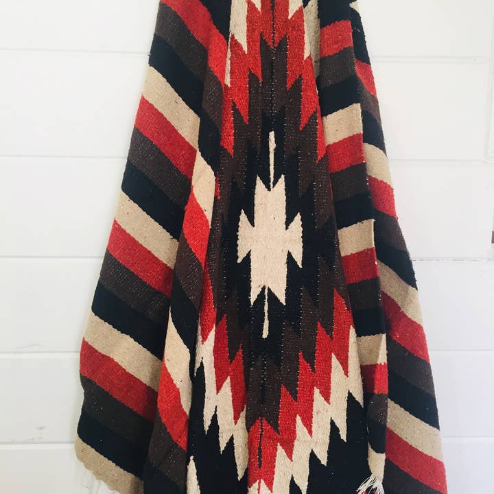 Mahalo Market - Wholesale Throw Blanket - Baja Diamond Throw | Nesting | Interiors 2