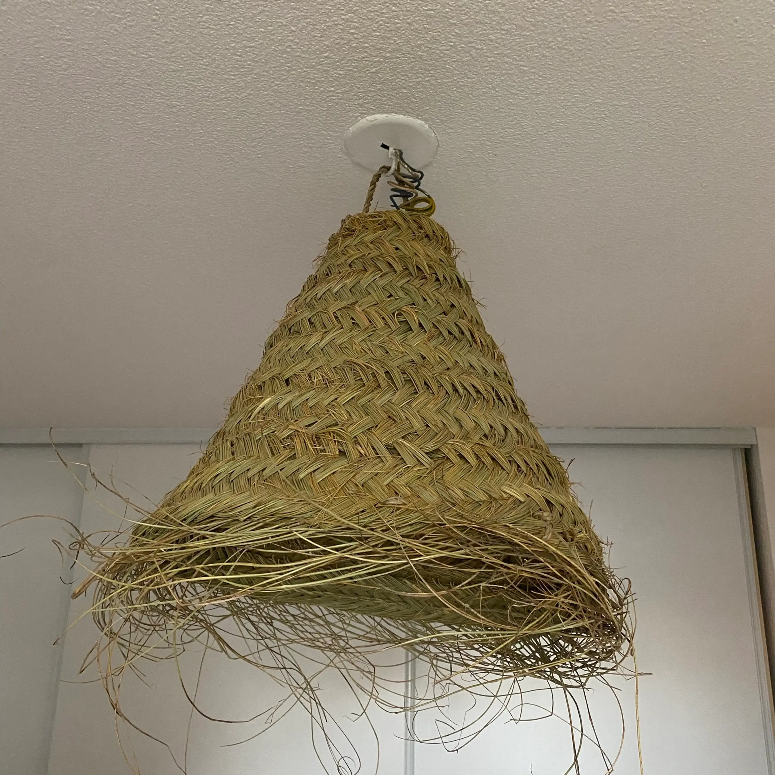 Moroccan Natural bazaar – Großhandel Lampenschirme – Kegelförmiger Lampenschirm, gewebt aus natürlichen Doumfasern9