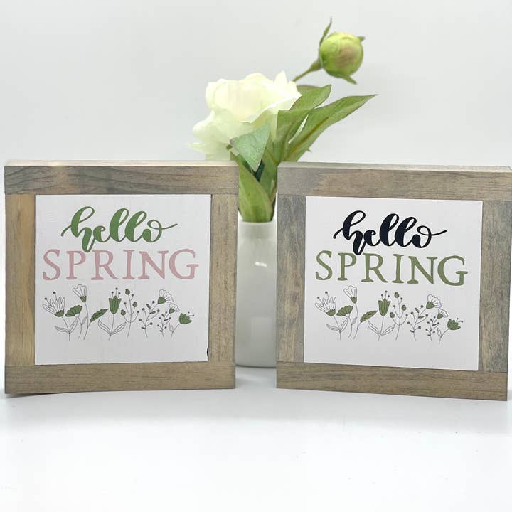 Bonjour Printemps - Gris Classique avec Griffonnages de Fleurs Sauvages pour la vente par Bog Road Designs