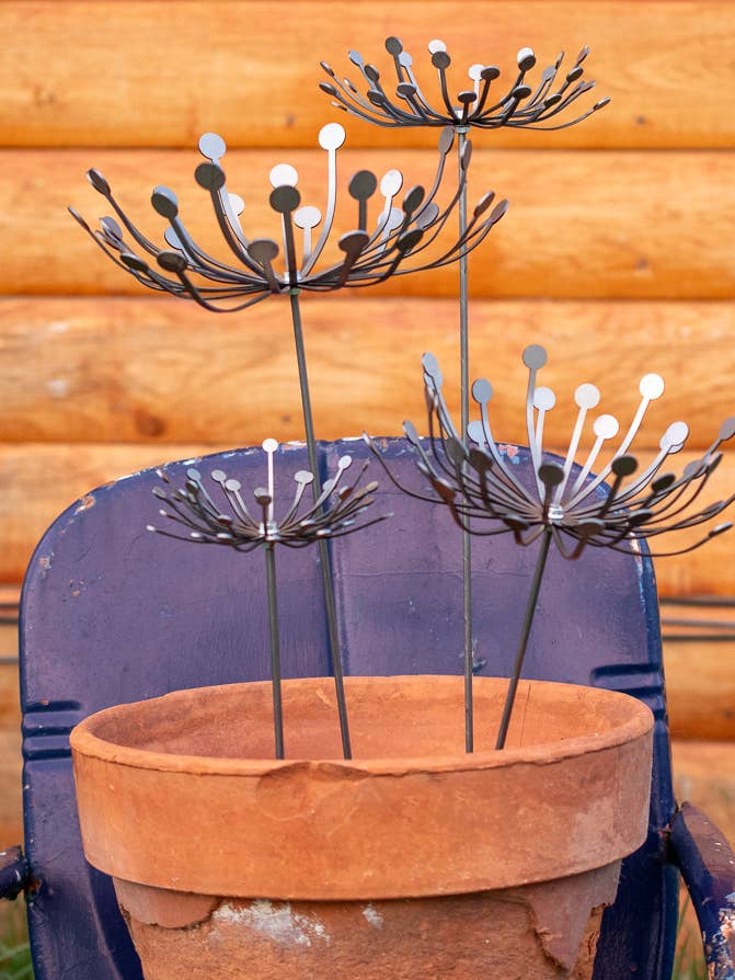 Piquet de jardin en métal pissenlit – Art rustique pour extérieur pour la vente par Madam Metalwork