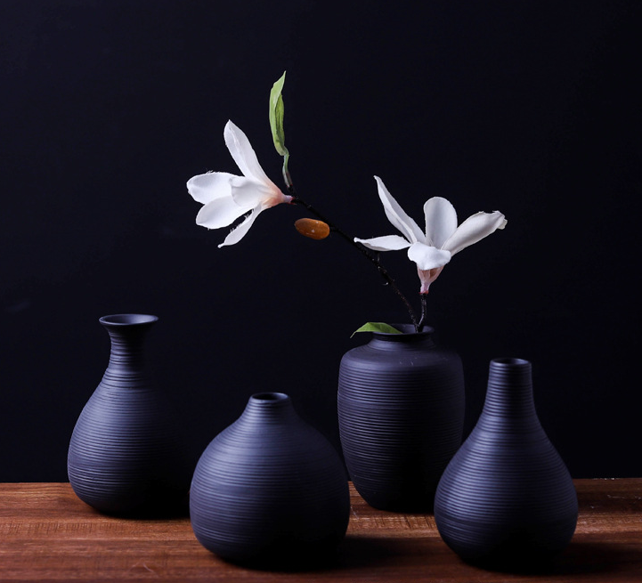 Sweet Home Deco – Großhandel Vasen – Keramische Blütenvasen, schlichte Blumenvase in Weiß/Schwarz 1