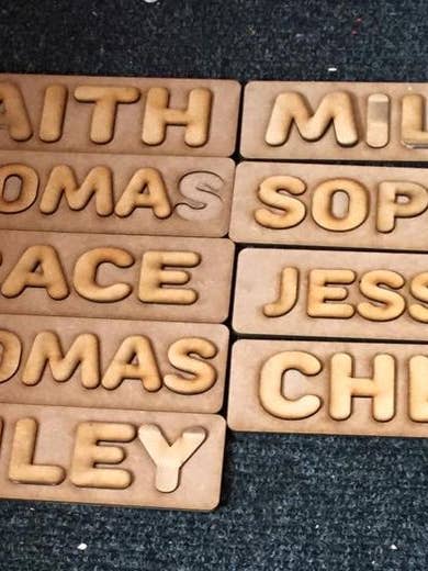 Panneaux de noms pour la vente par manchester laser cuts