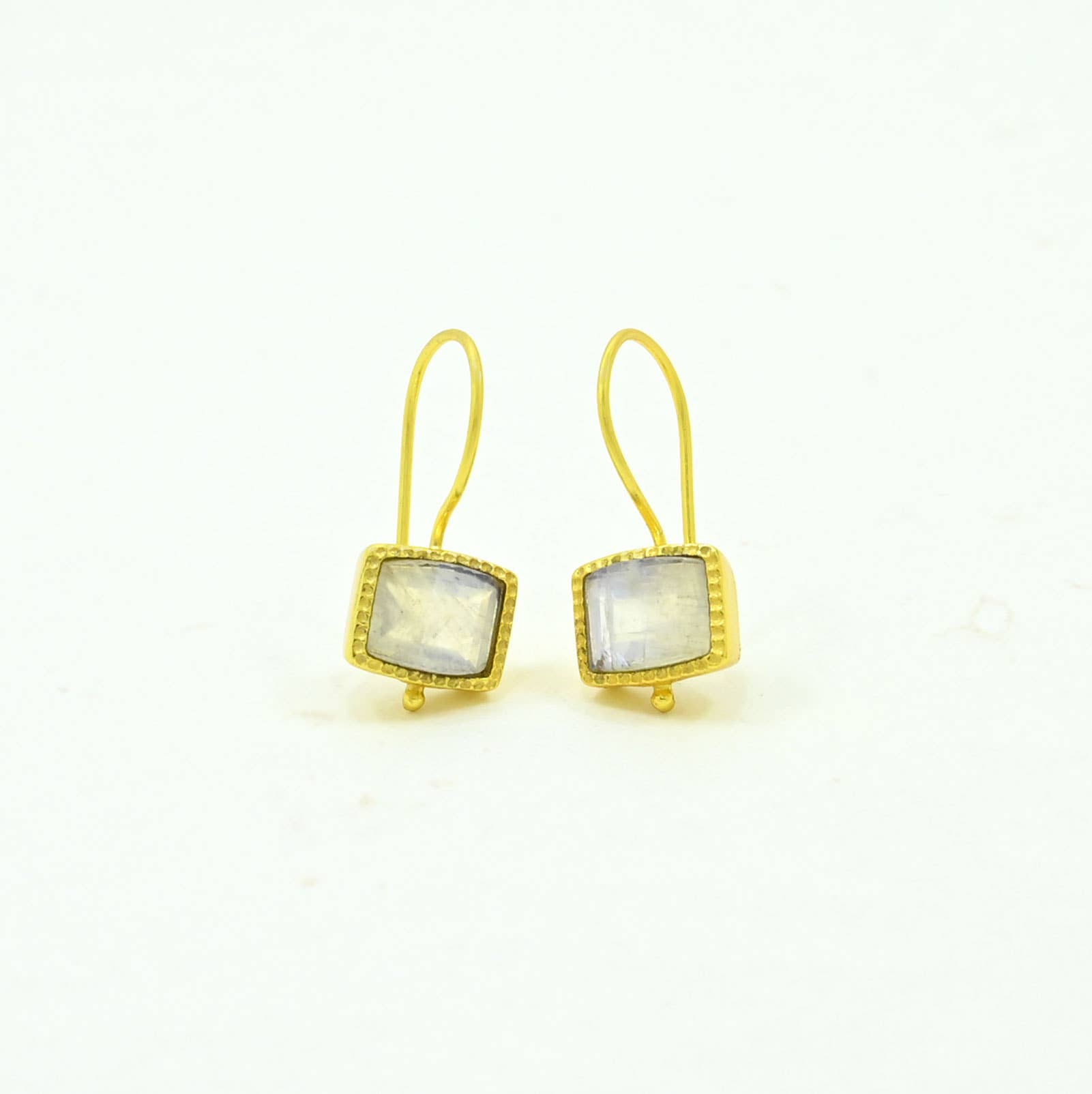 Schmuckoo Berlin - Vendita all'ingrosso Orecchini a bottone - Orecchino Margaux Placcato Oro - Pietra di Luna Arcobaleno2