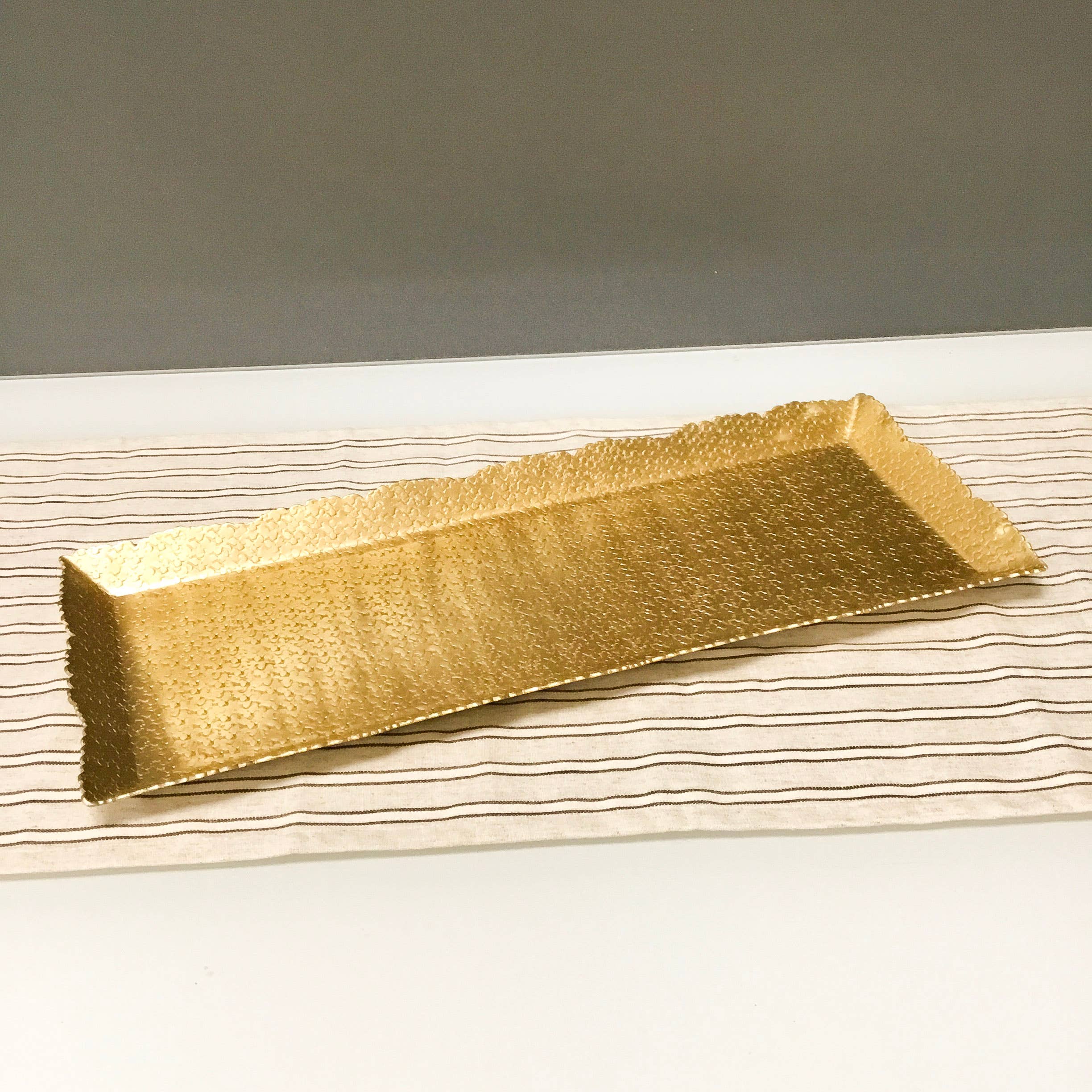 India Handicrafts Inc - Wholesale Dienblad - Snijbak met gouden hamer3