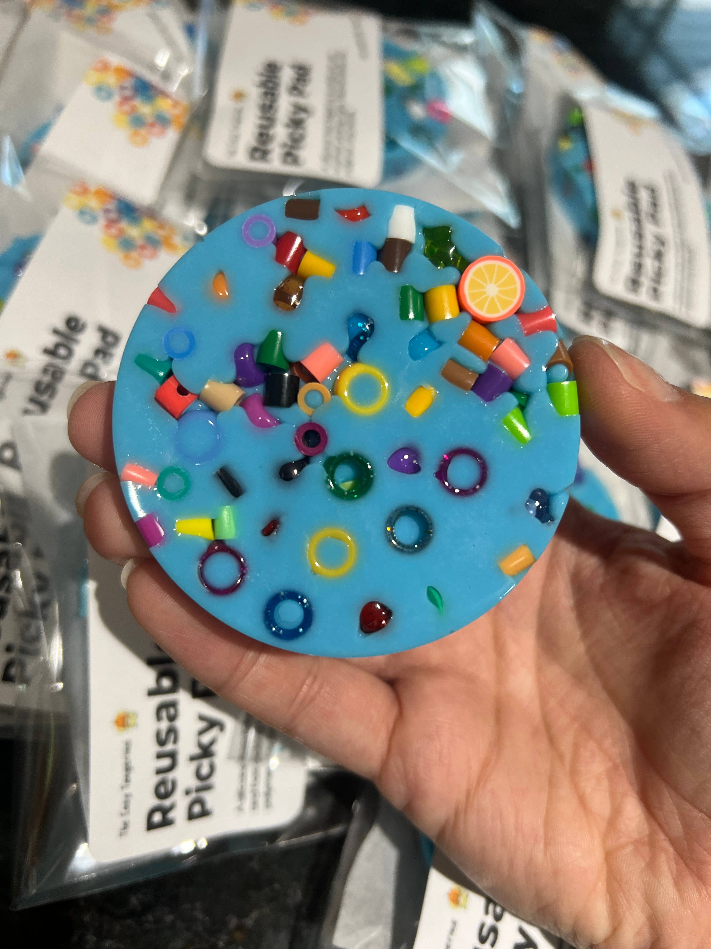 The Cozy Tangerine – Engroshandel Klistermærke – Genanvendelig picky pad | Sansestimulerende legetøj til hud- og hårplukning5