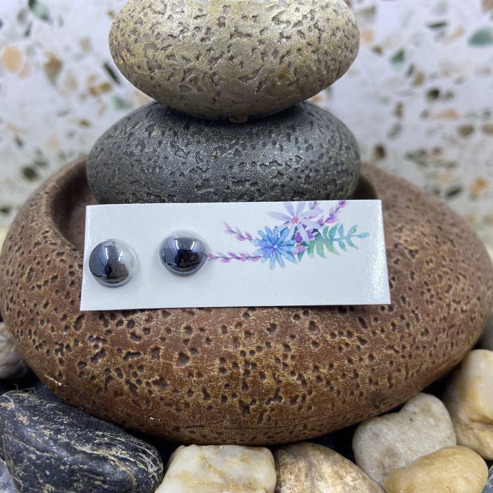 Clous d'oreilles en pour la vente par Only Once Originals