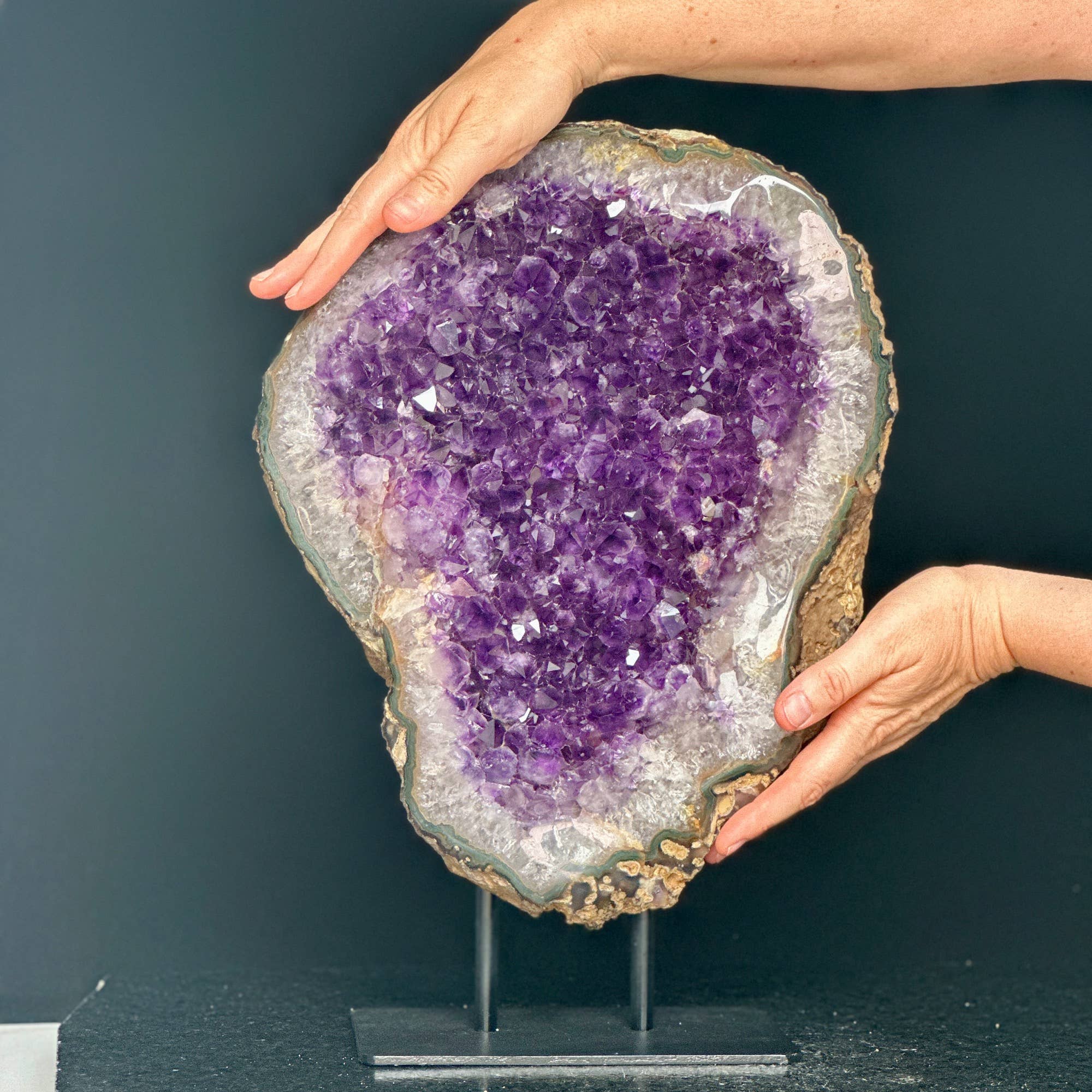 Deep Purple Project - Wholesale Spiritual Stone/Crystal - Amethyst Crystal on Stand – Natural Stone Decor9