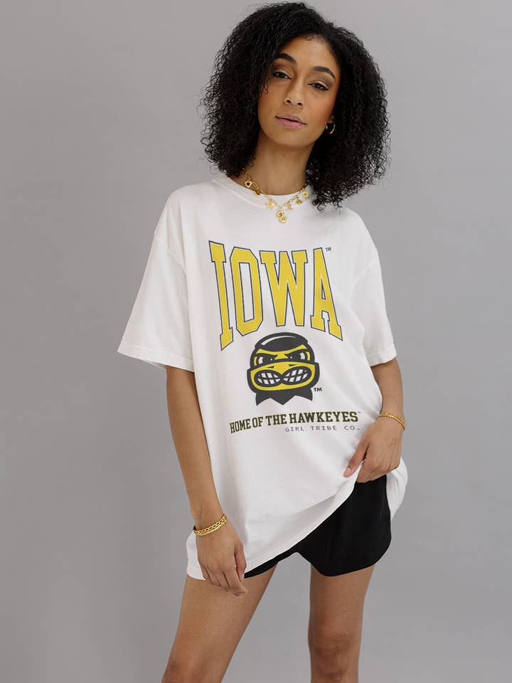 Università dell'Iowa: Casa degli Hawkeyes Maglietta per la vendita all'ingrosso da parte di Girl Tribe Co