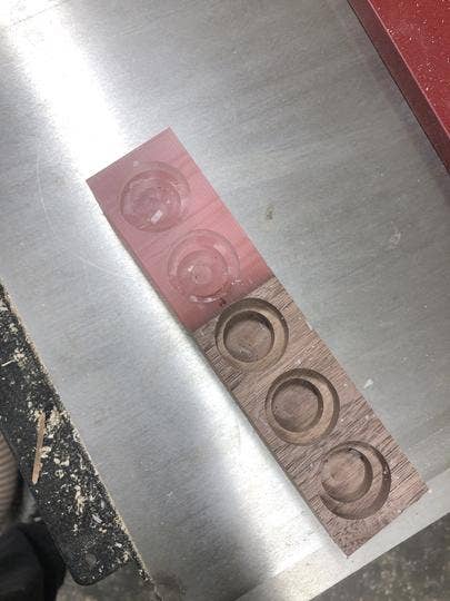 Porta olio in resina rosa e noce nera per la vendita all'ingrosso da parte di Kindred Essentials