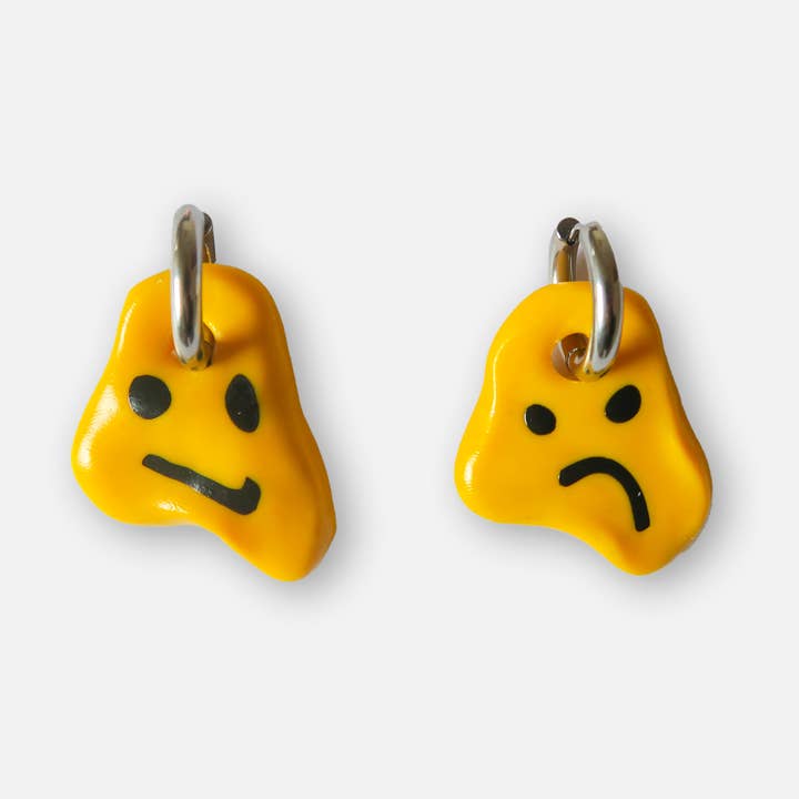 Gesmolten hoepeloorbellen met smiley - zilver, waterdicht voor wholesale door Chungawawa