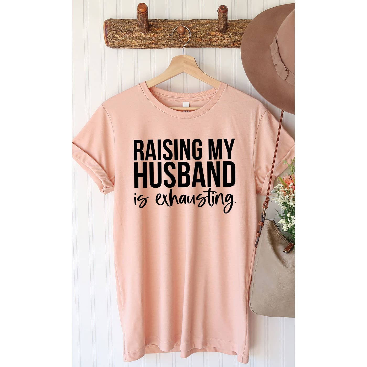 Kissed Apparel - Wholesale T-shirt met print - Dames - Mijn man opvoeden is vermoeiend, Moederdag, Graphic Tee2