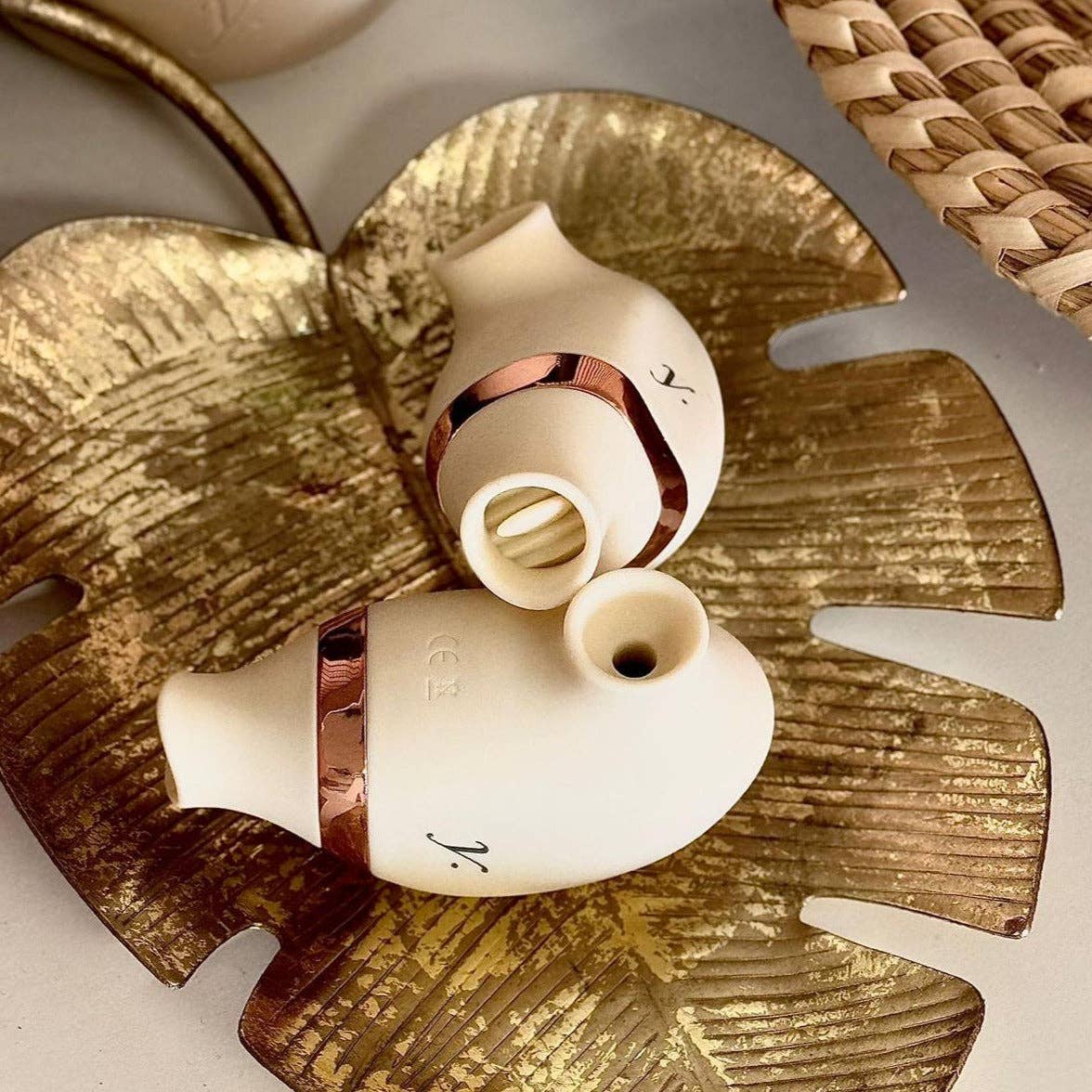 Yoni Pleasure Palace - Wholesale Sex Toy - The Ovie Suck & Lick Vibrator9