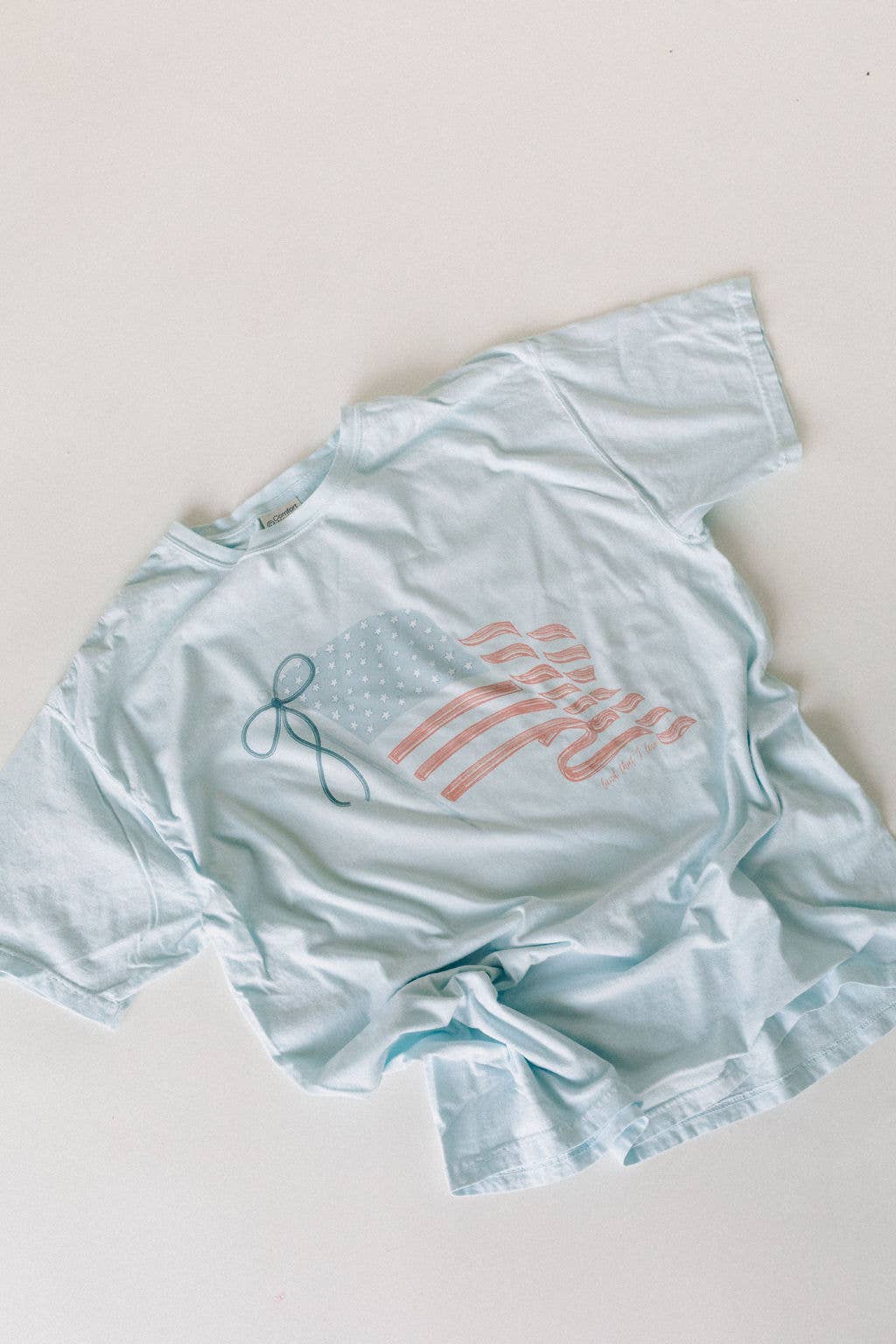 Whitney | Chaudoin Creations - Vente T-shirt sérigraphié – femme - Terre que j'aime/T-shirt graphique de la collection 4 juillet1