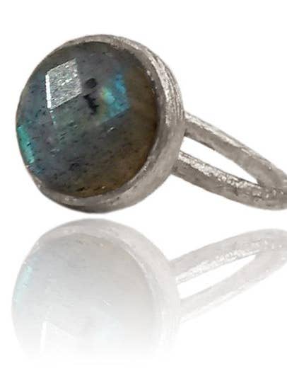 Capri Medium Stabelbar Circle Ring Labradorit for engroshandel hos Sikara & Co.