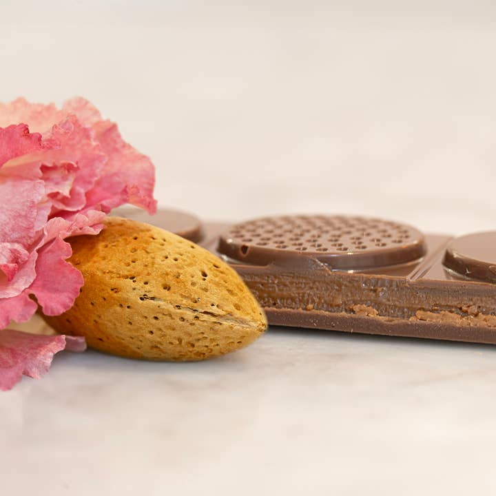 Melt Chocolates โ wholesale Chocolate bar โ Extra Thick: Almond Filled Bar2