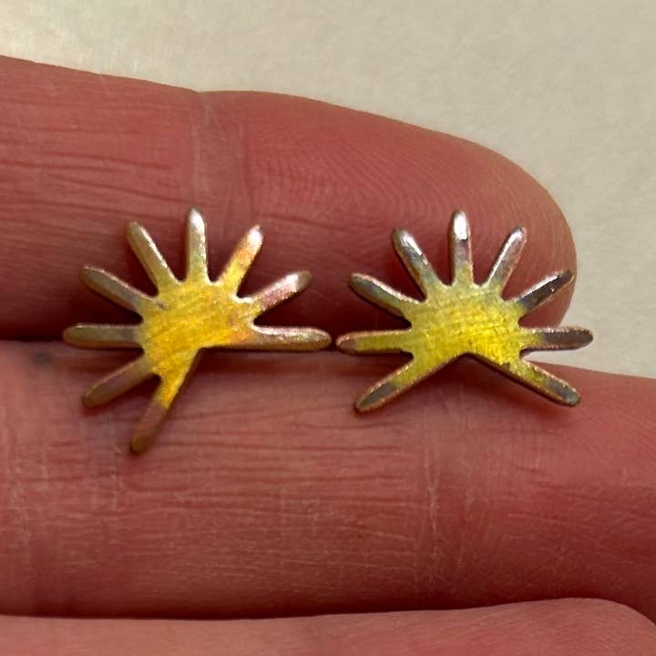 Pendientes pequeños con forma de sol para venta al por mayor de Positive Shine Jewelry
