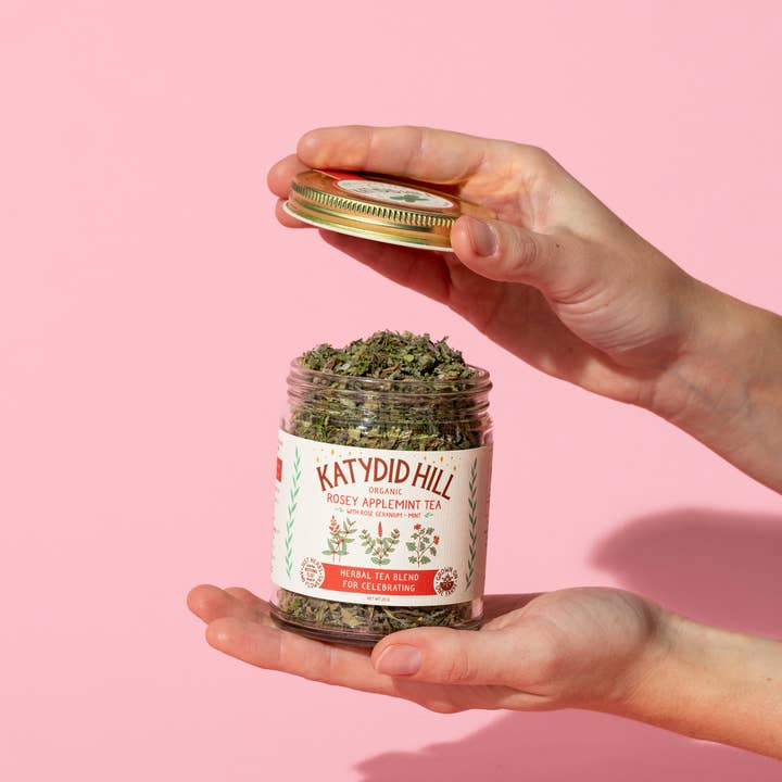 Katydid Hill Farm – Engroshandel Løs te – Rosey Applemint Tea - økologisk urtete blanding til fejring2